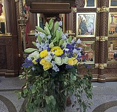 Букеты в храм на праздник Святой Троицы
