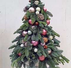 Настольная новогодняя елочка с украшениями на заказ