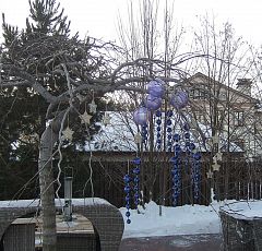  Новогоднее оформление  участка 2013 — Новогоднее украшение дерева.