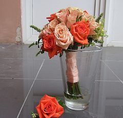 Букет невесты с коралловыми розами