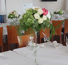 Оформление свадьбы в небольшом ресторане