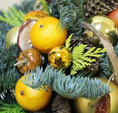 Яркая Новогодняя композиция с корицей и мандаринами