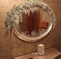 Новогоднее украшение зеркала в прихожей