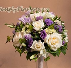 Контрастный букет невесты из белых и синих цветов