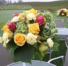 Цветочное оформление свадебной церемонии в гольфклубе. Детали