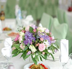 Цветочное оформление свадьбы в английском стиле
