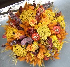 Композиция из сухоцветов с плодами декоративного перца