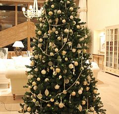 Украшение Новогодней елки в бело-кремовых тонах