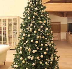 Украшение Новогодней елки в бело-кремовых тонах